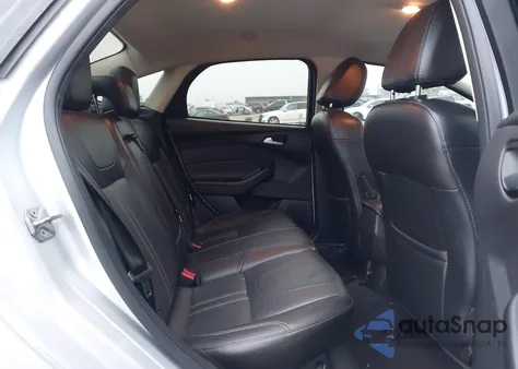 2014 Ford Focus Se z USA, uszkodzony, nr VIN 1FADP3F27EL337204